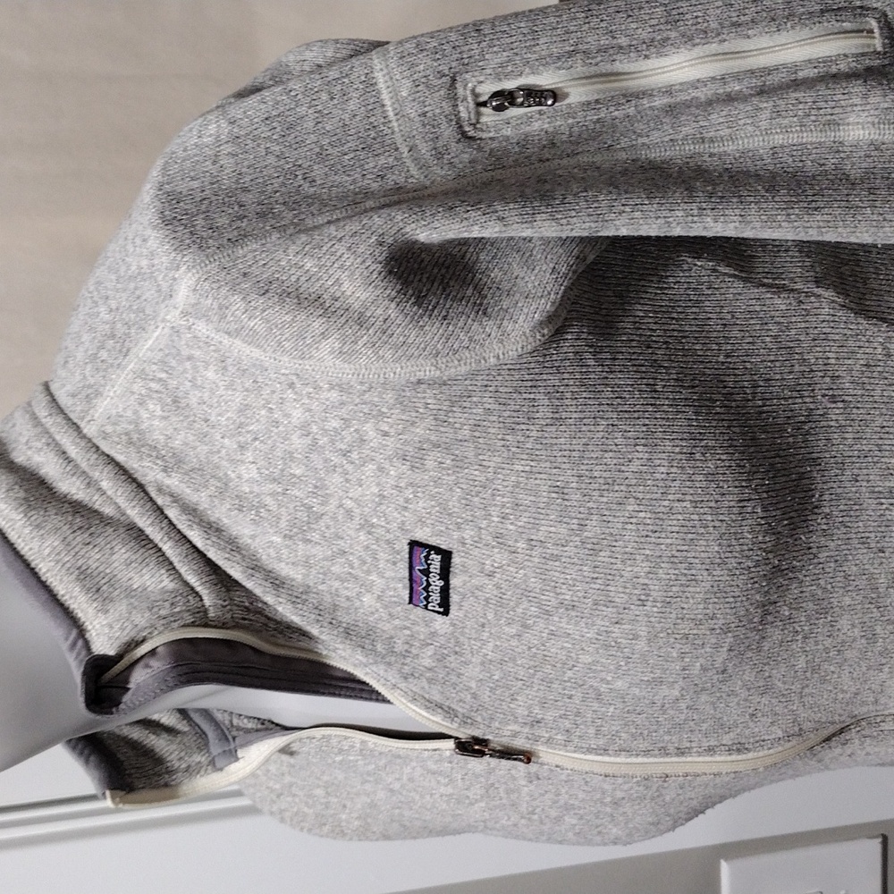 Patagonia light gray zip fleece jacket. Small - Picture 9 of 13